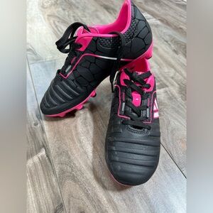 Vizari girls size 1 soccer cleats. Worn one season.